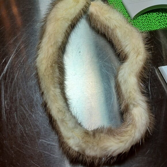 Box of FUR - pieces & scraps - Picture 10 of 13